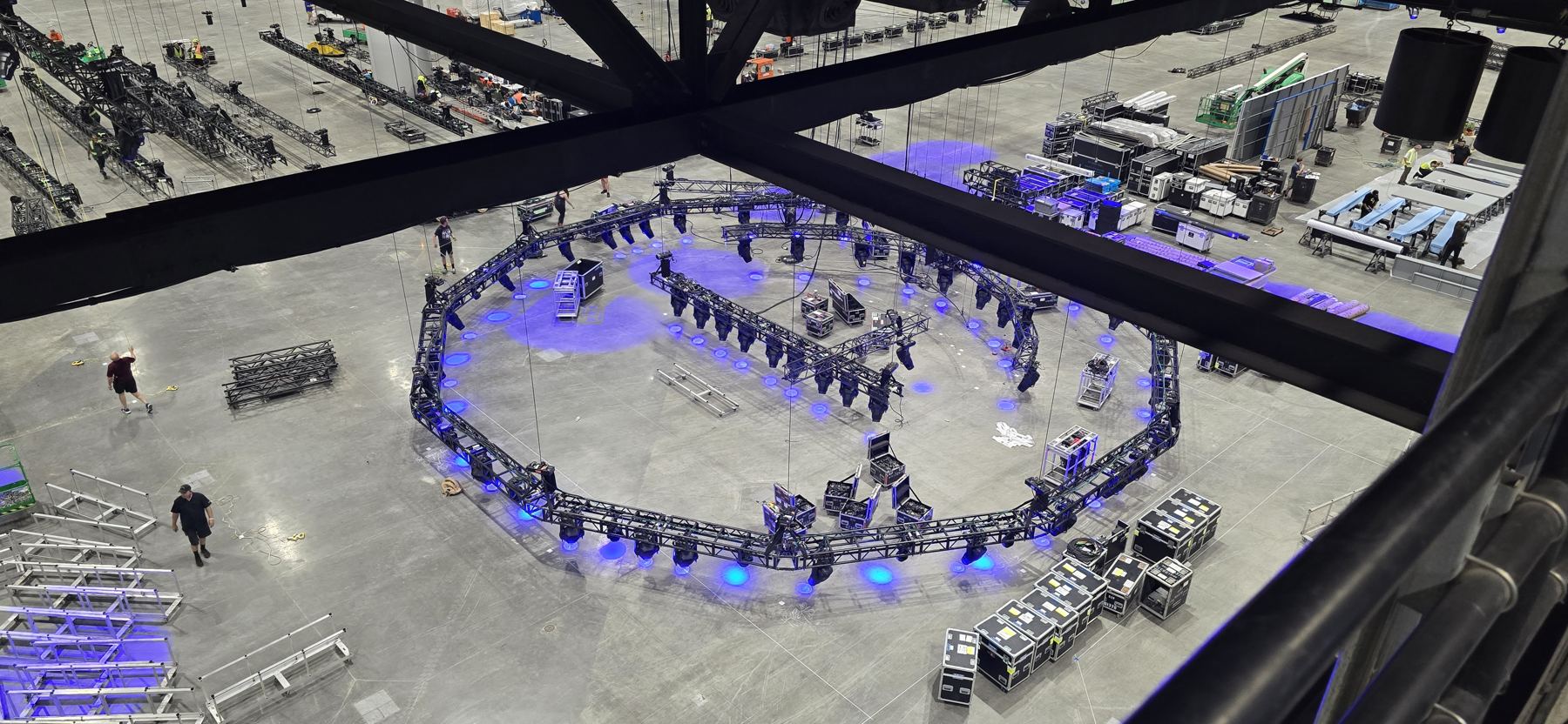 Ring rig lit for focus, from above